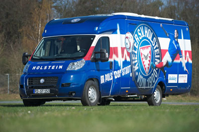 Das Info-Mobil kommt ab sofort bei Veranstaltungen des Sportclubs Holstein Kiel zum Einsatz