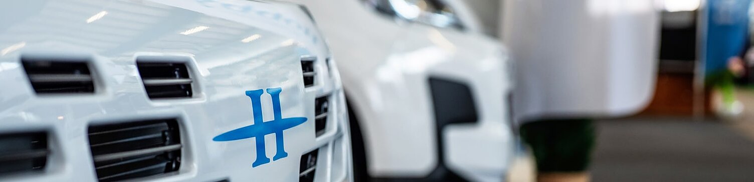Detailaufnahme des Hobby Logos auf einem Hobby Wohnmobil